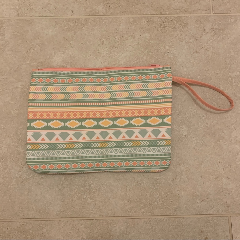 Waterproof Accessory Pouch - Picture 3 of 4